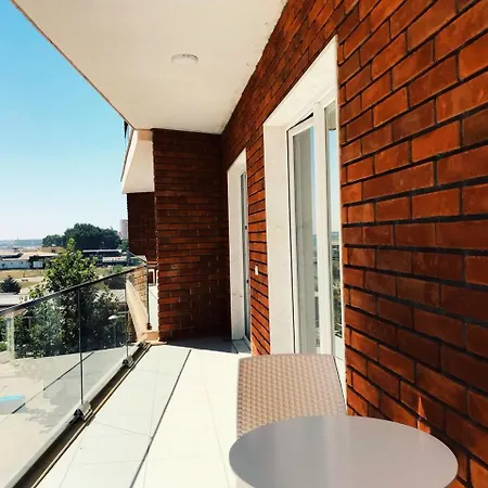Corner * Velipojë
